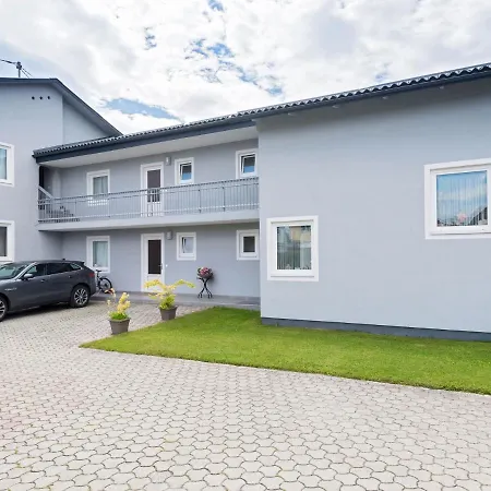 Adults Only With Pool Apartmán *